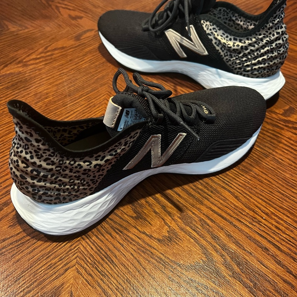 New Balance Fresh Foam ROAV Women's Black and Leopard Print Sneakers - Picture 2 of 8